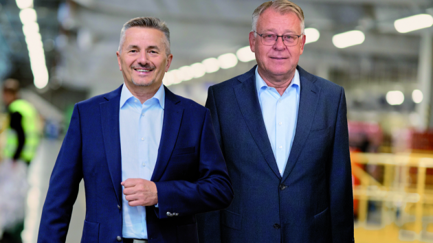 Gubor schließt sich mit polnischem Anbieter Colian zusammen - Jan Kolański (l.), Vorsitzender der Geschäftsführung von Colian, und Claus Cersovsky (r.), Geschäftsführer von Gubor Schokoladen - Quelle: Gubar/Colian